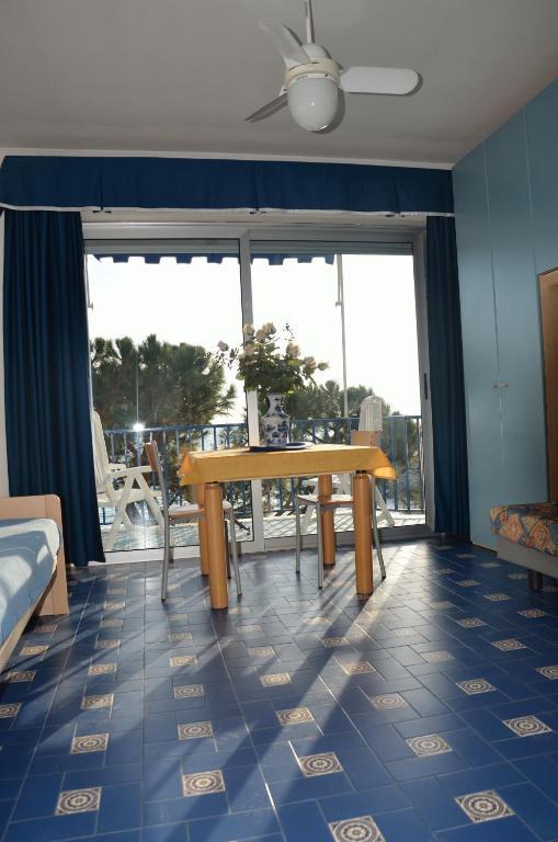 Residence Costa Templada Βεντιμίλια Δωμάτιο φωτογραφία